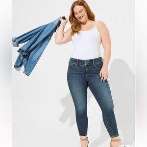 Torrid Feel The Fit Super Soft High Rise Jeans NWT Sz 16
